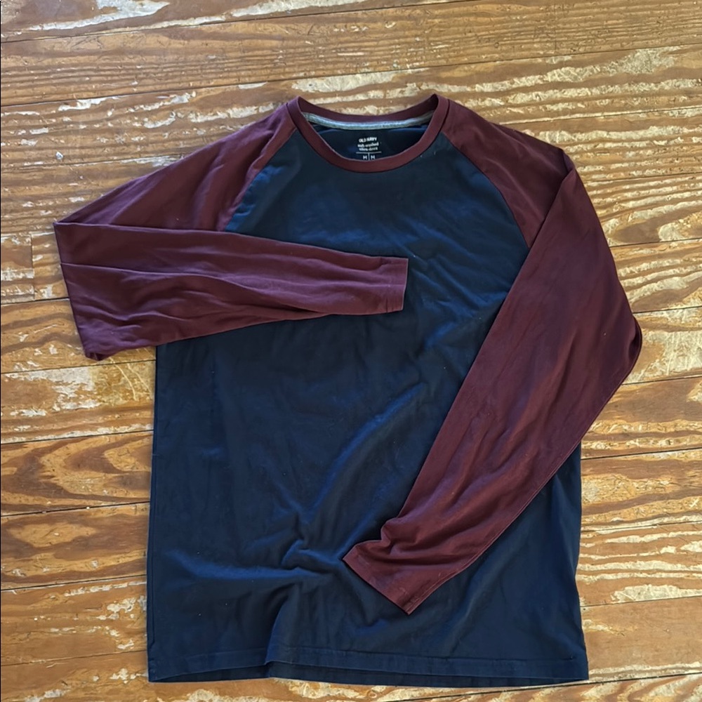 Old Navy burgundyand navy Long Sleeve Tee